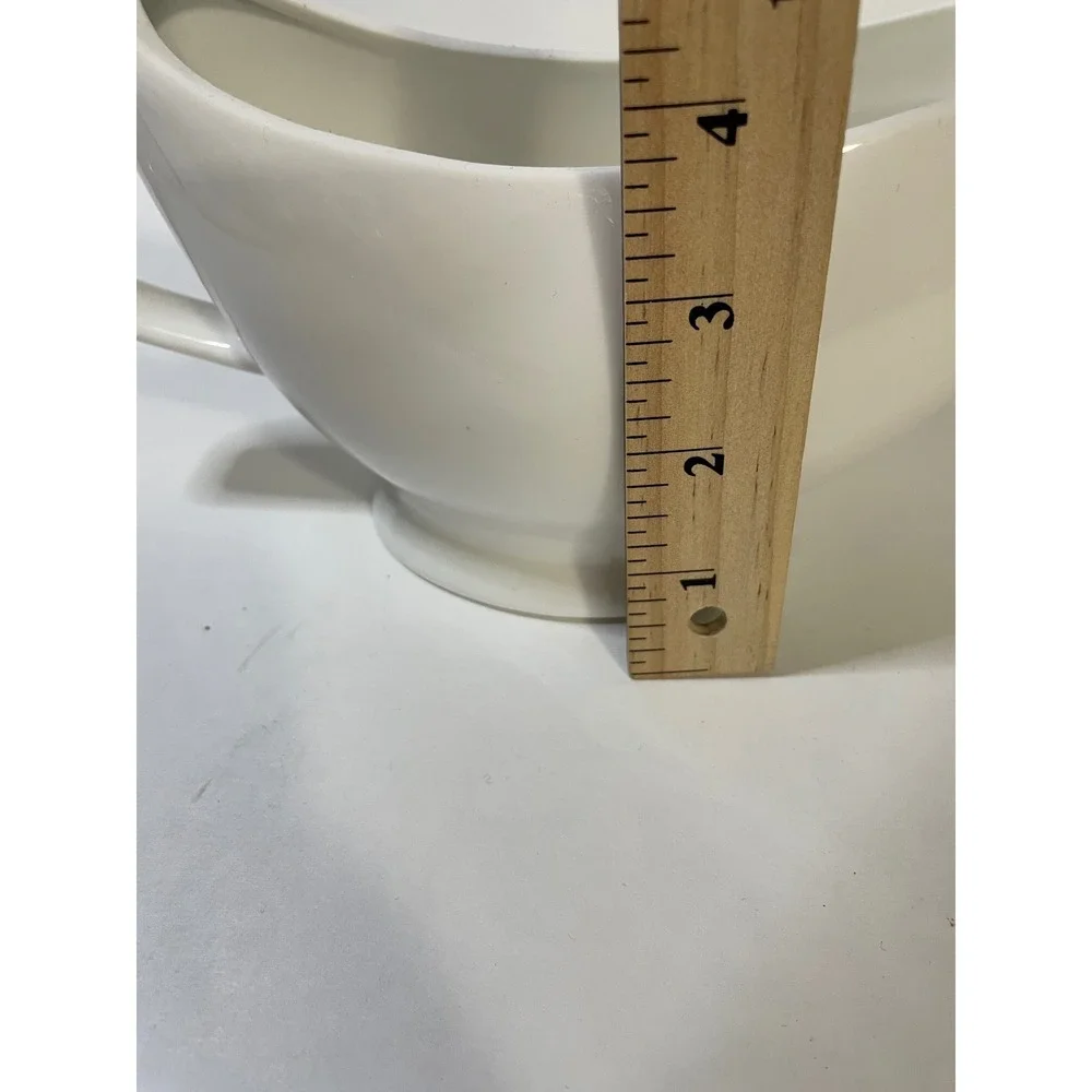 10 Strawberry Street Gravy Boat Unisex OS White Excellent Ceramic Sauce Pitcher